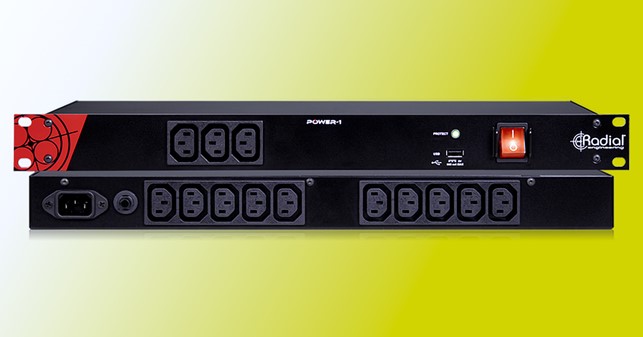 Power-1 possiede 10 prese sul pannello posteriore, insieme ad altre tre prese sul pannello frontale e una porta di ricarica USB per alimentare facilmente i dispositivi personali. 