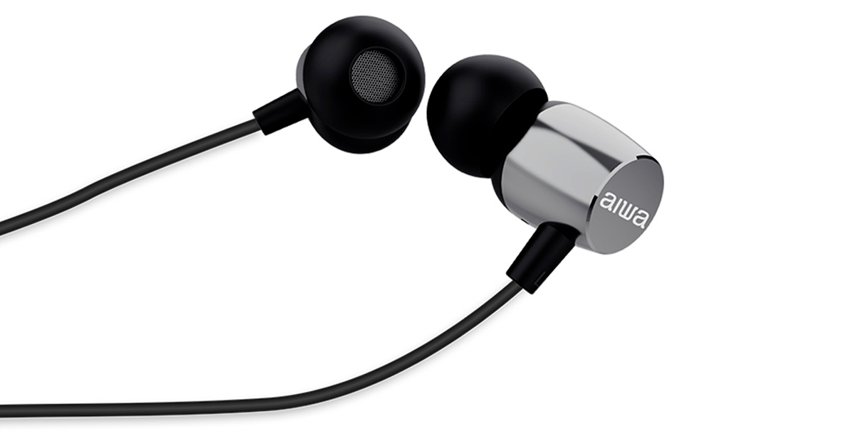 ESTM-30SL di AIWA è auricolare Stereo In-ear ultra compatto e leggero con collegamento a filo, indispensabile per tutti coloro che esigono alta qualità audio nell'ascolto da Smartphone o Tablet.