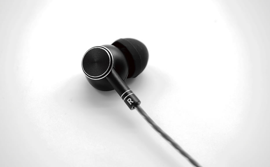 ESTM-100TN sono gli auricolari in-ear Aiwa con microfono, controllo remoto e audio di alta qualità