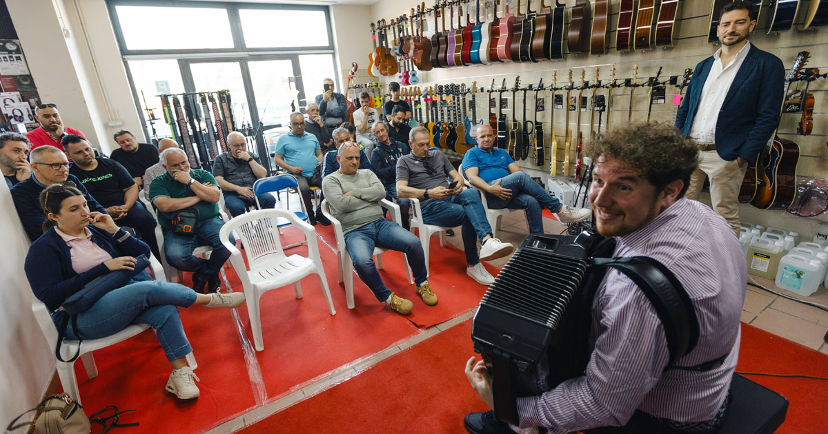 Fisa Suprema Demotour ti consente di conosce, provare, apprezzare, scambiare idee e ascoltare grande musica guidati dal M. Pietro Adragna.
