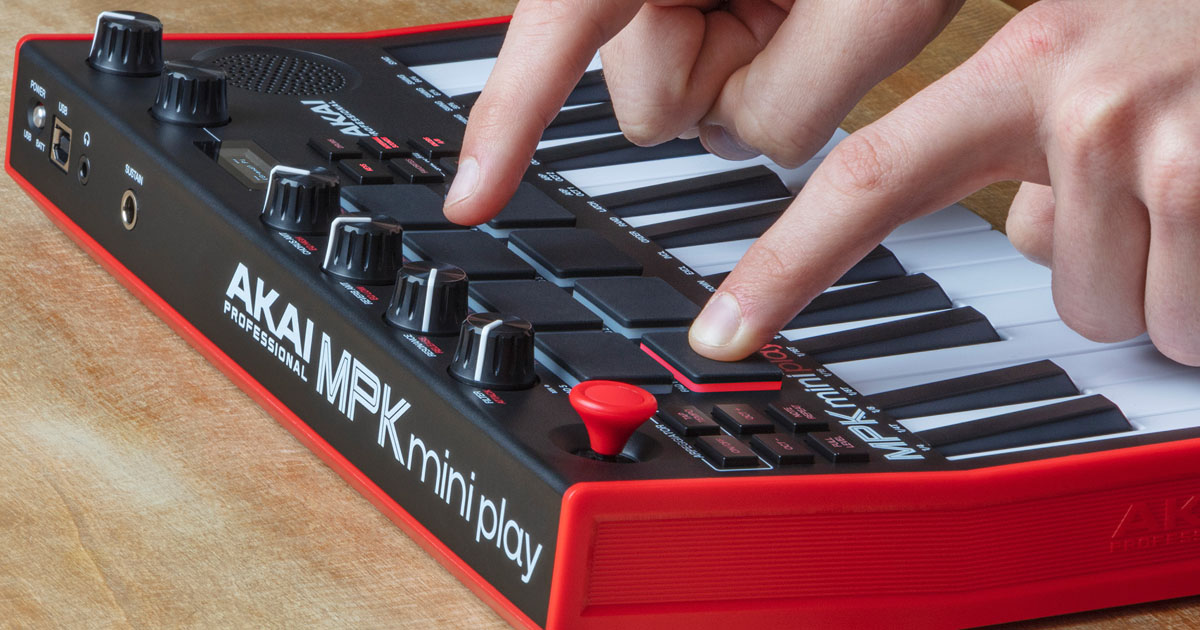 Akai MPK mini Play MK3: tastiera 2 ottave con 128 suoni integrati, 10 drum kit suonabili dagli 8 drum pad