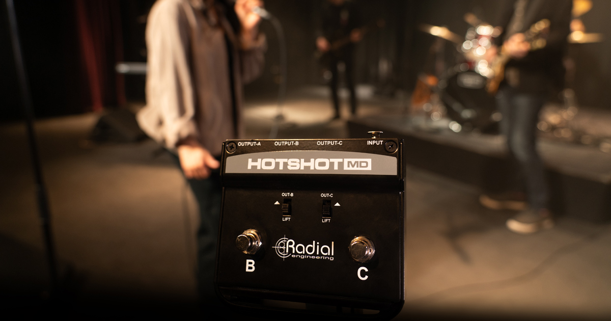 HotShot MD è un sistema di commutazione del segnale microfonico realizzato in robusto acciaio, particolarmente adatto per l'uso in tour; questo strumento semplifica la comunicazione di un artista, di un performer o di un direttore musicale ai vari settori di uno stage, aumentandone l'efficienza.
