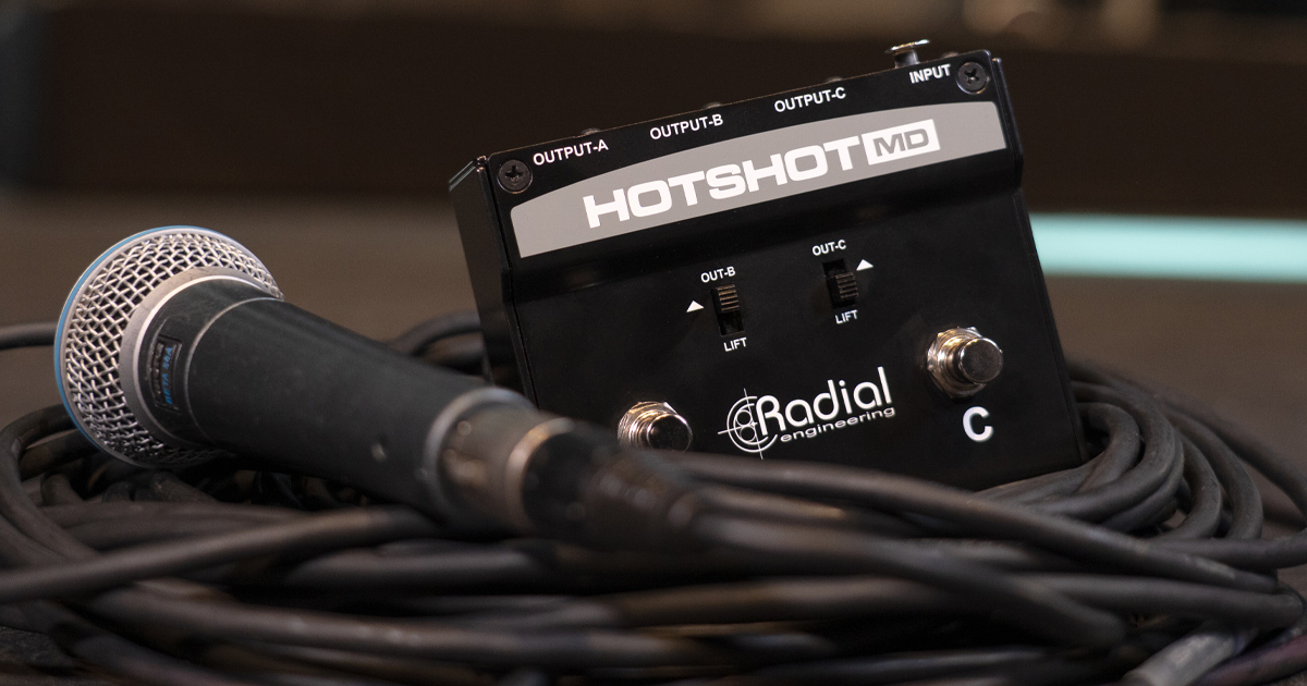HotShot MD serve per comunicare con la band o i tecnici, senza che il pubblico avverta nulla. I pedali possono anche essere premuti contemporaneamente, per parlare con tutti i partecipanti contemporaneamente. Nel momento in cui uno dei due pedali viene rilasciato, il microfono viene automaticamente reindirizzato al sistema PA, consentendo all'esibizione di continuare.