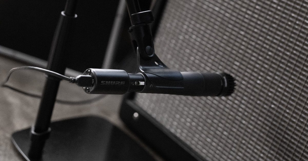 L'interfaccia USB per microfoni dinamici e a condensatore Shure MVX2U connessa direttamente all'SM57 nella ripresa di un cabinet per chitarra elettrica