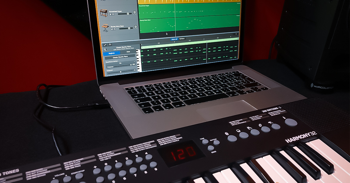 Collega questa pianola della Alesis al tuo computer via USB per alimentarla e per suonare grazie al MIDI i tuoi software musicali DAW e Virtual Instrument tramite la tastiera mini a 32 tasti