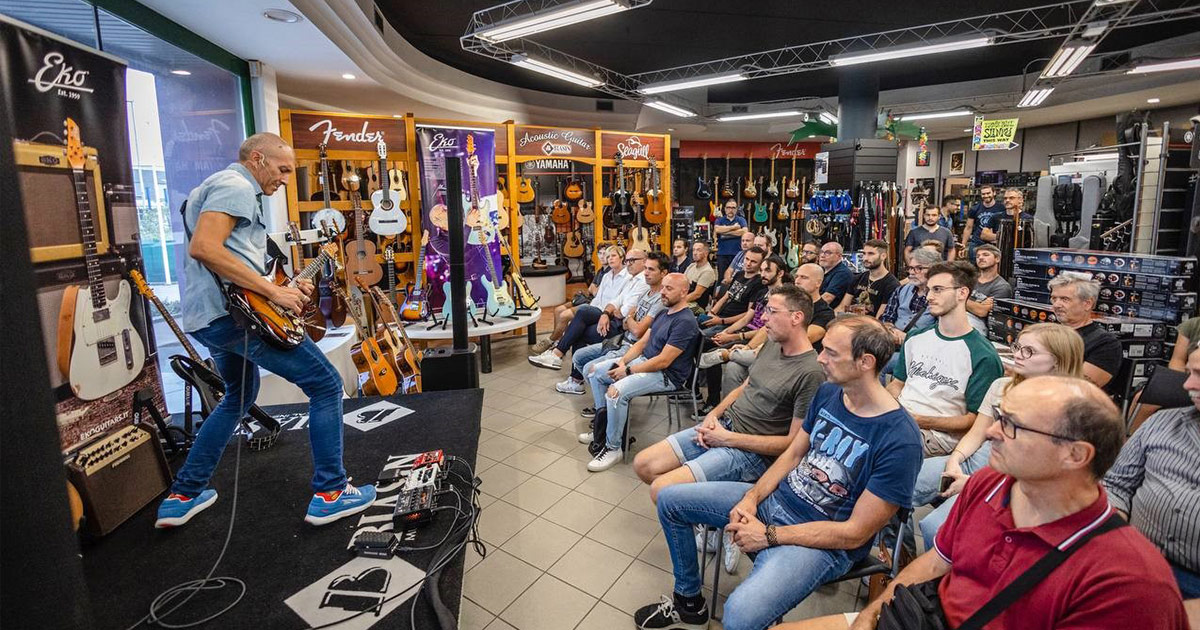 Guarda le foto della tappa del Demo Tour 2023 di Eko Guitars presso il negozio Biasin!