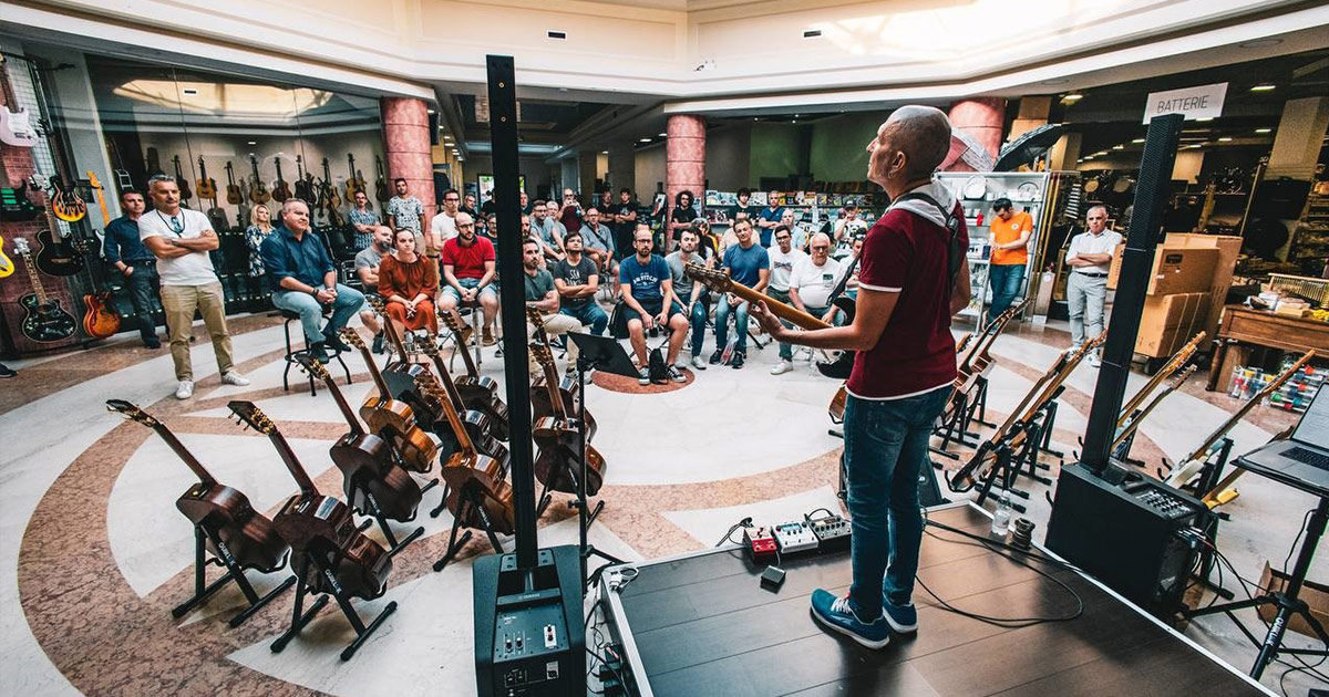 Guarda le foto della tappa del Demo Tour 2023 Eko Guitars presso il negozio Cavalli!