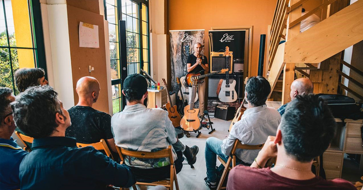 Guarda le foto della tappa del Demo tour Eko Guitars presso il negozio Palma!