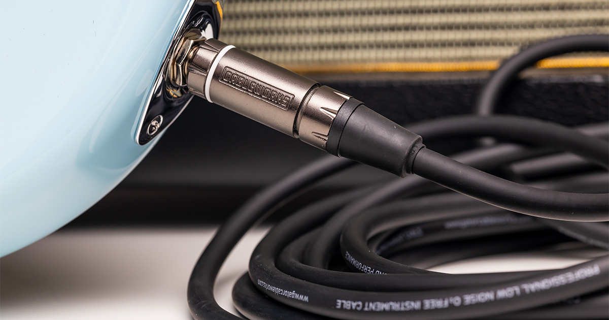 Scegli la soluzione adatta a te: cavi con connettori dritti o angolati di diverse misure. Scegli la soluzione adatta a te: cavi con connettori dritti o angolati di diverse misure.