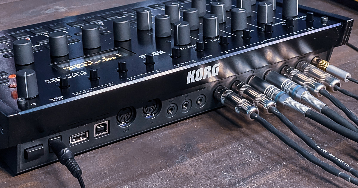 Le connessioni audio, MIDI, USB e sync analogico del Korg drumlogue distribuito in Italia dalla Algam EKO