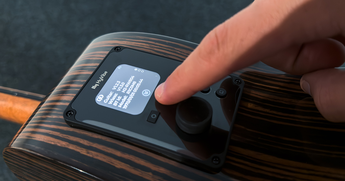 Mantieni sempre aggiornato il firmware della tua chitarra HyVibe: aggiorna collegando la chitarra al computer o direttamente via Bluetooth collegandola all'app HyVibe.