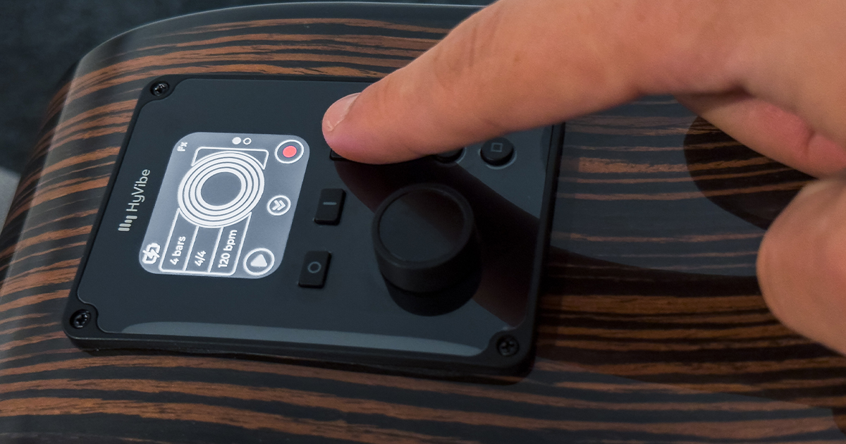 Il nuovo processore HyVibe H2 dispone di un processore che ottimizza il suono e, tramite l'interfaccia migliorata e user-friendly, rende semplice scorrere i menu.