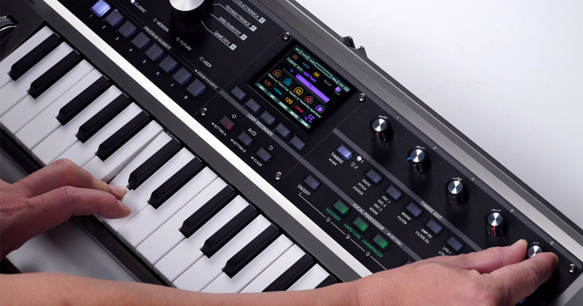 KORG rende disponibile un'importante OS upgrade vers. 2.0 per microKORG 2 la nuova edizione dell’iconico sintetizzatore compatto del famoso brand giapponese. Questo nuovo OS introduce significative novità nella generazione sonora, implementa importanti funzioni come lo Split, incrementa le prestazioni del Loop Recorder, aprendo nuove prospettive nella creazione timbrica.