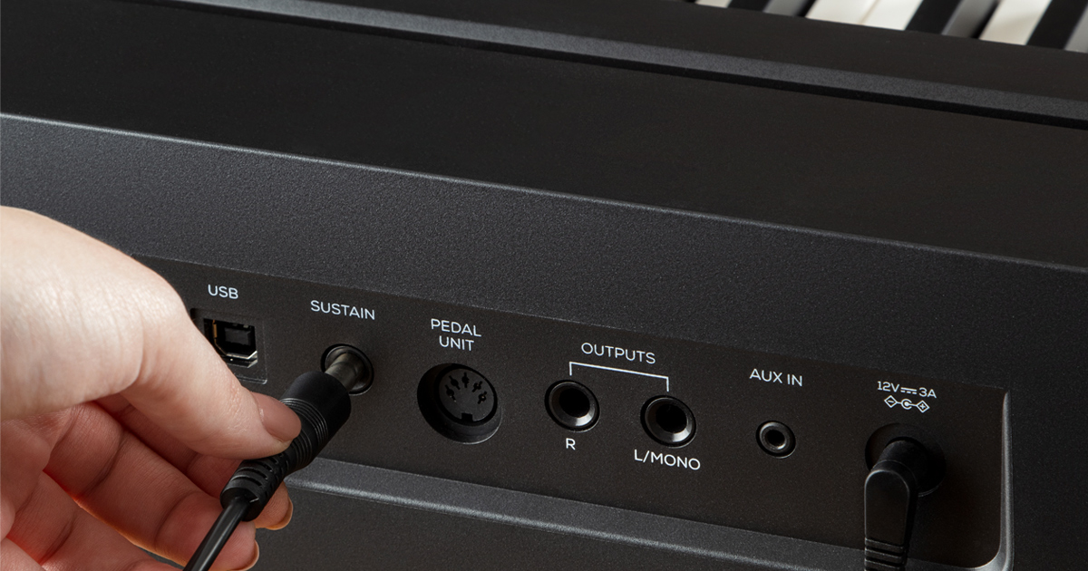 Piano digitale Alesis Prestige: le connessioni audio out e Aux input, USB MIDI e quelle per pedali