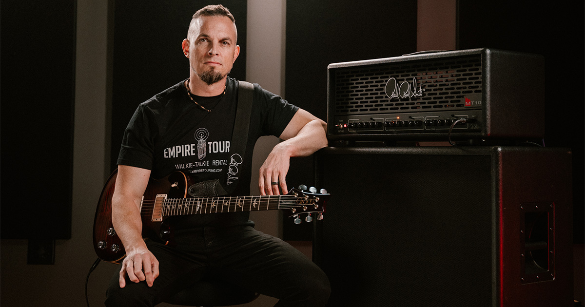 La MT 100 è la testata da 100W signature di Mark Tremonti, che condivide alcune delle caratteristiche sonore con versione da 15W aumentando la potenza e le possibilità timbriche.