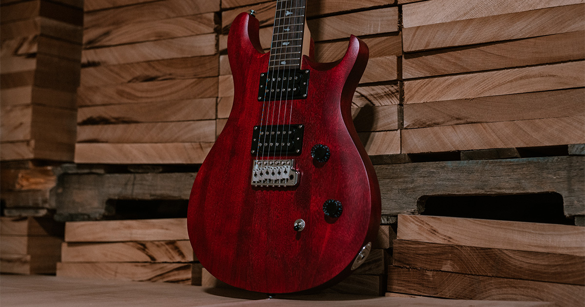 La PRS SE CE 24 Standard Satin incorpora tutte le caratteristiche della serie SE con la risposta veloce tipica della costruzione bolt-on.