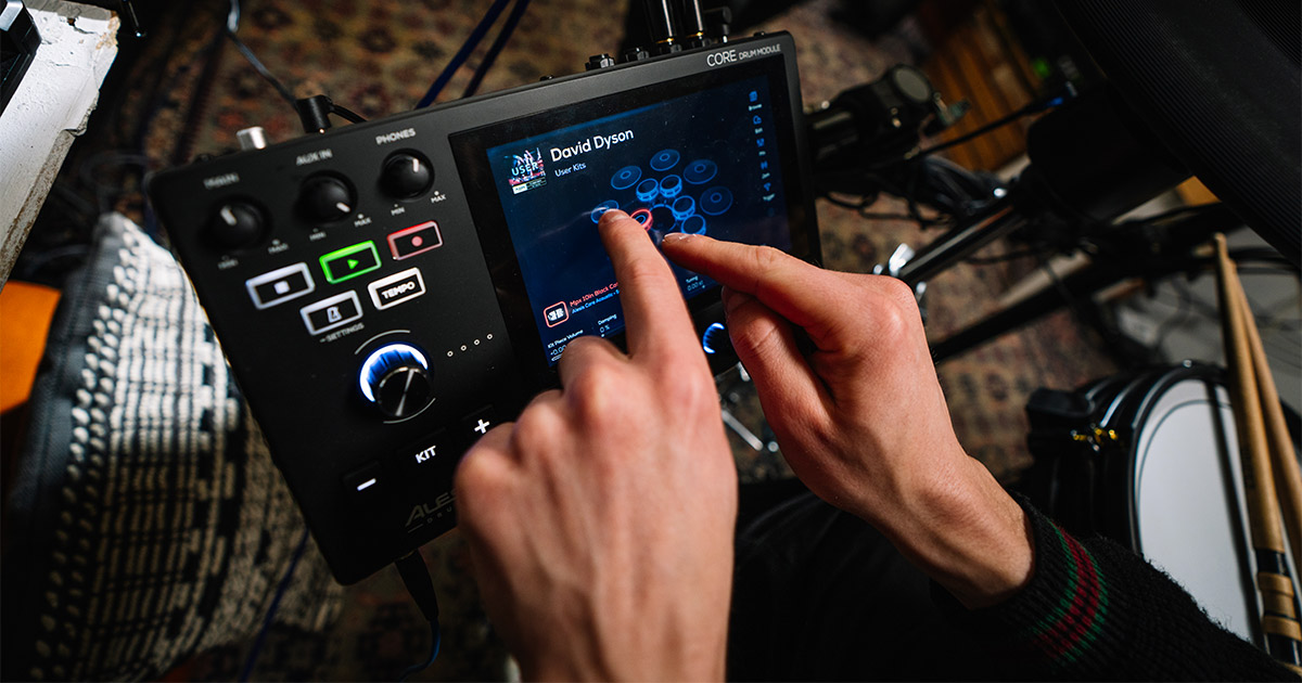 Strata Club è una batteria elettronica della Serie Strata di Alesis composta da quattro tamburi e tre piatti ARC.