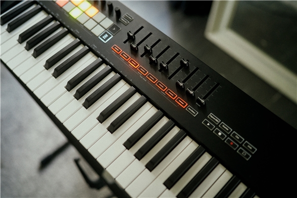 Novation - Launchkey 49 Mk3