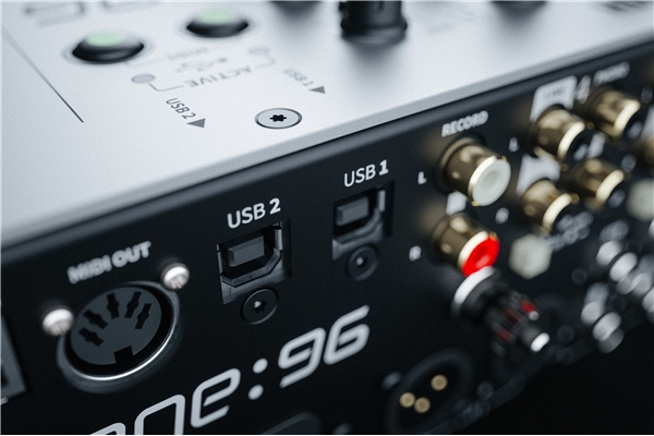 Allen & Heath - XONE:96 mixer analogico per club e DJ con doppia interfaccia audio USB