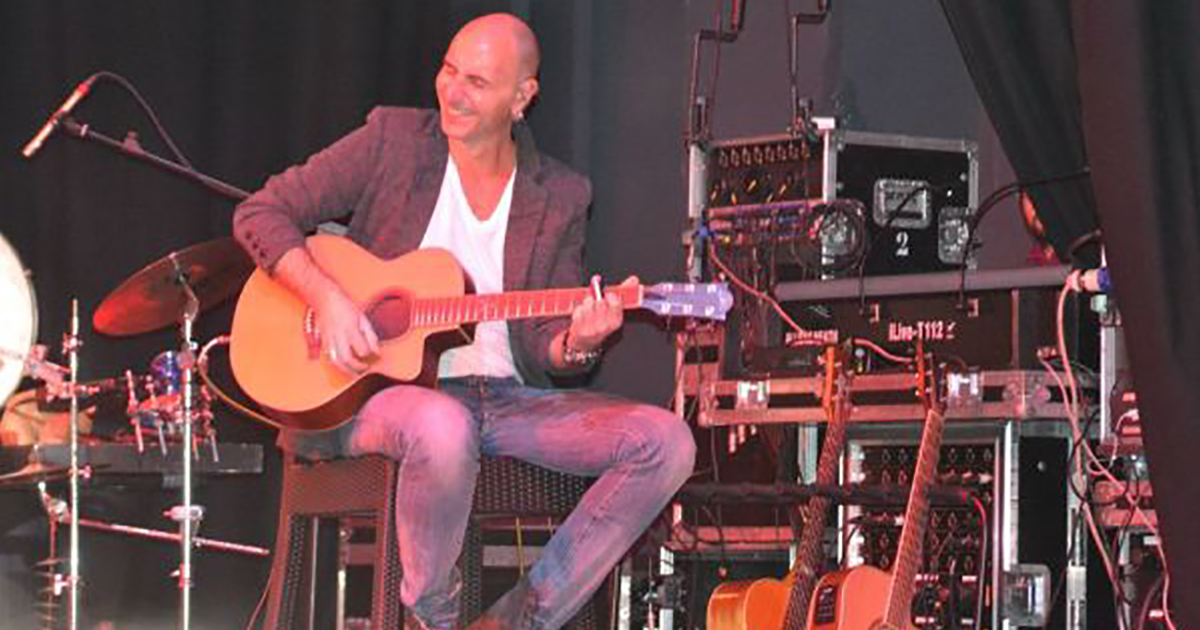 Andrea-Valentini-Eko-Guitars