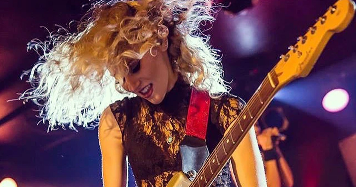Una collezione d'accessori esclusiva: cinghie per chitarra o basso disegnate e realizzate appositamente per le icone femminili del Rock USA Una collezione d'accessori esclusiva: cinghie per chitarra o basso disegnate e realizzate appositamente per le icone femminili del Rock USA