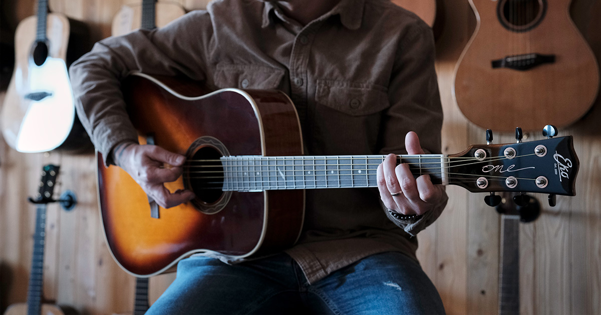 Le chitarre acustiche con forma dreadnought della serie ONE di Eko Guitars perfette per lo strumming Le chitarre acustiche con forma dreadnought della serie ONE di Eko Guitars perfette per lo strumming