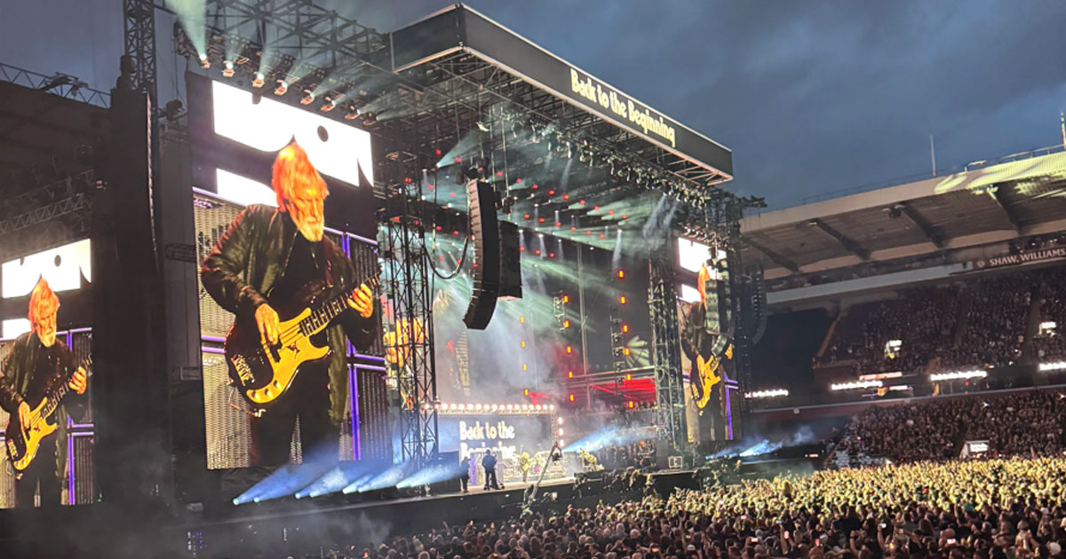 Geezer Butler con il suo rig Ashdown personalizzato durante il concerto Back to the Beginning dei Black Sabbath Geezer Butler con il suo rig Ashdown personalizzato durante il concerto Back to the Beginning dei Black Sabbath