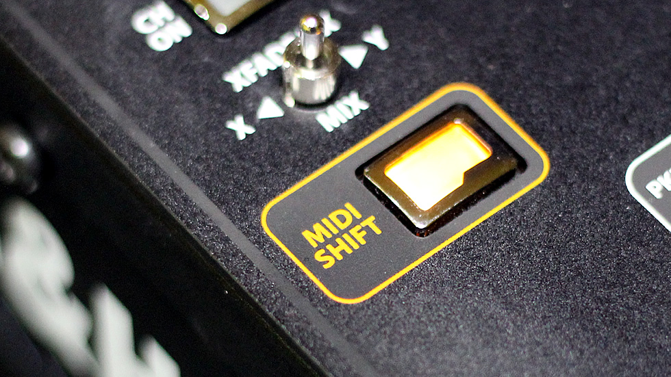 Il pulsante MIDI SHIFT dissocia i controlli delle sezioni effetti dei mixer XONE:DB dalla gestione delle funzioni integrate nel mixer, per far loro inviate messaggi di controllo MIDI