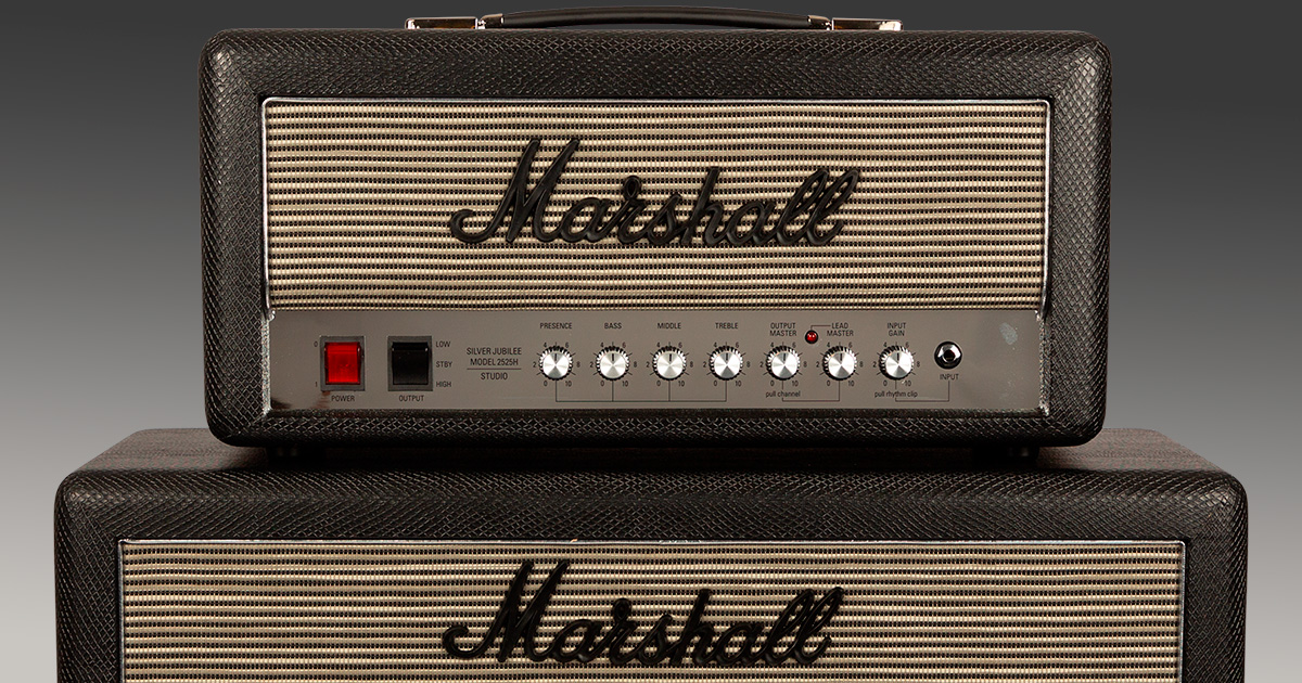 La testata 2525H offre una potenza di 20W, riducibile a 5W. Abbinata al cabinet JVMC212 offre un suono e un design uniforme, grazie anche alla finitura Black Snakeskin. La testata 2525H offre una potenza di 20W, riducibile a 5W. Abbinata al cabinet JVMC212 offre un suono e un design uniforme, grazie anche alla finitura Black Snakeskin.