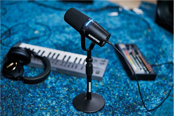 SHURE MV7+ BLACK