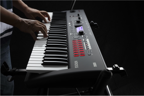 Korg KROSS 2-61 (Super Matte Black)